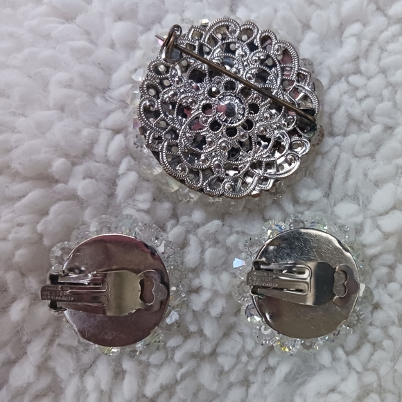 VINTAGE WESTERN GERMANY WHITE GLASS CRYSTAL BROOCH CLIP EARRING DEMI PARURE SET - Picture 7 of 8